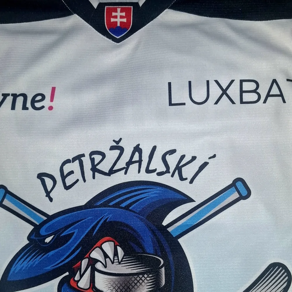 Biely dres Petržalskí Žraloci AHK
